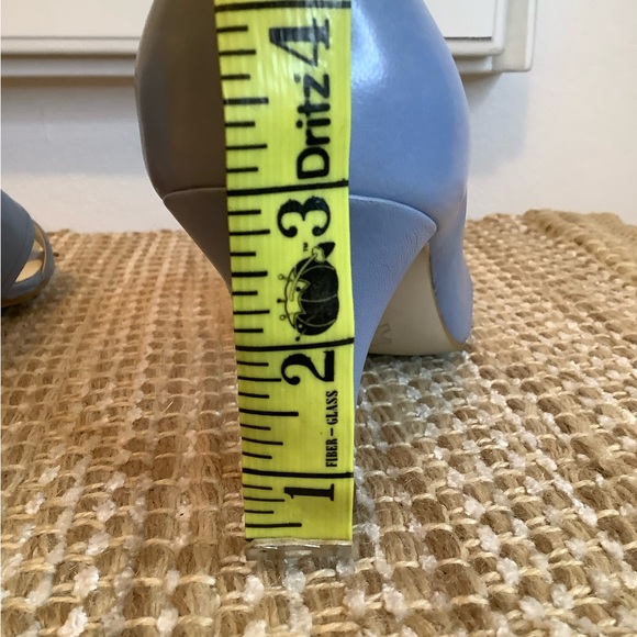 Light Blue Leather Pumps Size 7M - Picture 8 of 9